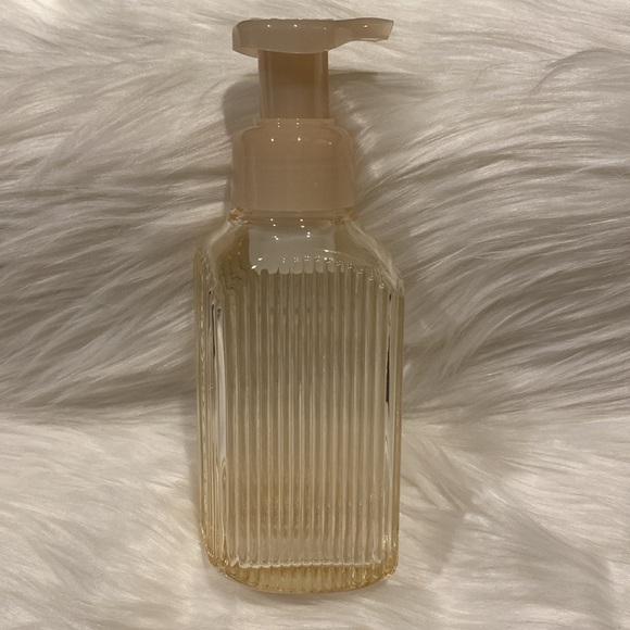 ‘Cream’ Vertical Lines Gentle & Clean Foaming Hand Soap Dispenser by BBW, NWTag - Picture 4 of 7